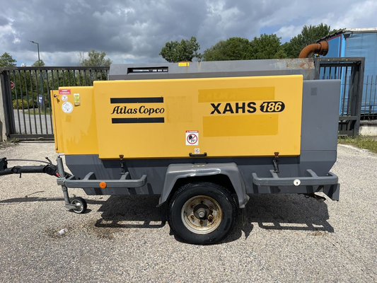 Compact and Powerful Our Portable Compressor XAHS186E+ is the Perfect Solution for On-the-Go Applications