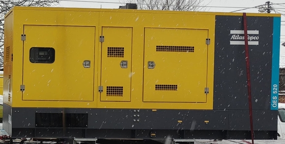 مولد طاقة التبريد بالماء QES520 لبيئة العمل درجة حرارة 10/50 C 5700 KG