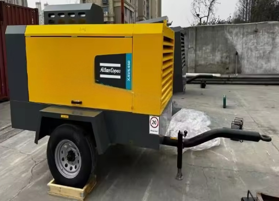 ضاغط هواء محمول يعمل بمحرك Cummins XAVS450: المزيج المثالي بين سهولة الحمل والأداء